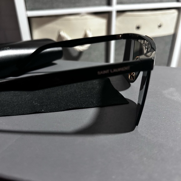 Saint Laurent Shades SL 537 Palace - Picture 5 of 9
